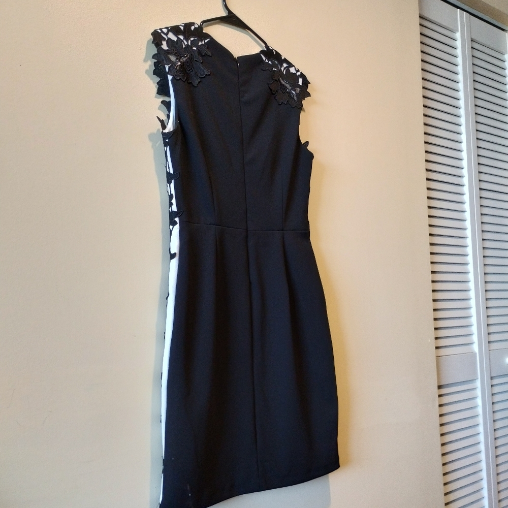 NWOT / BETSEY JOHNSON shell midi dress with lace appliques - Picture 10 of 11
